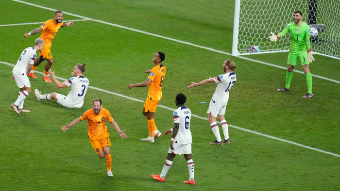 Daley Blind scores for the Netherlands vs. the USMNT at the World Cup